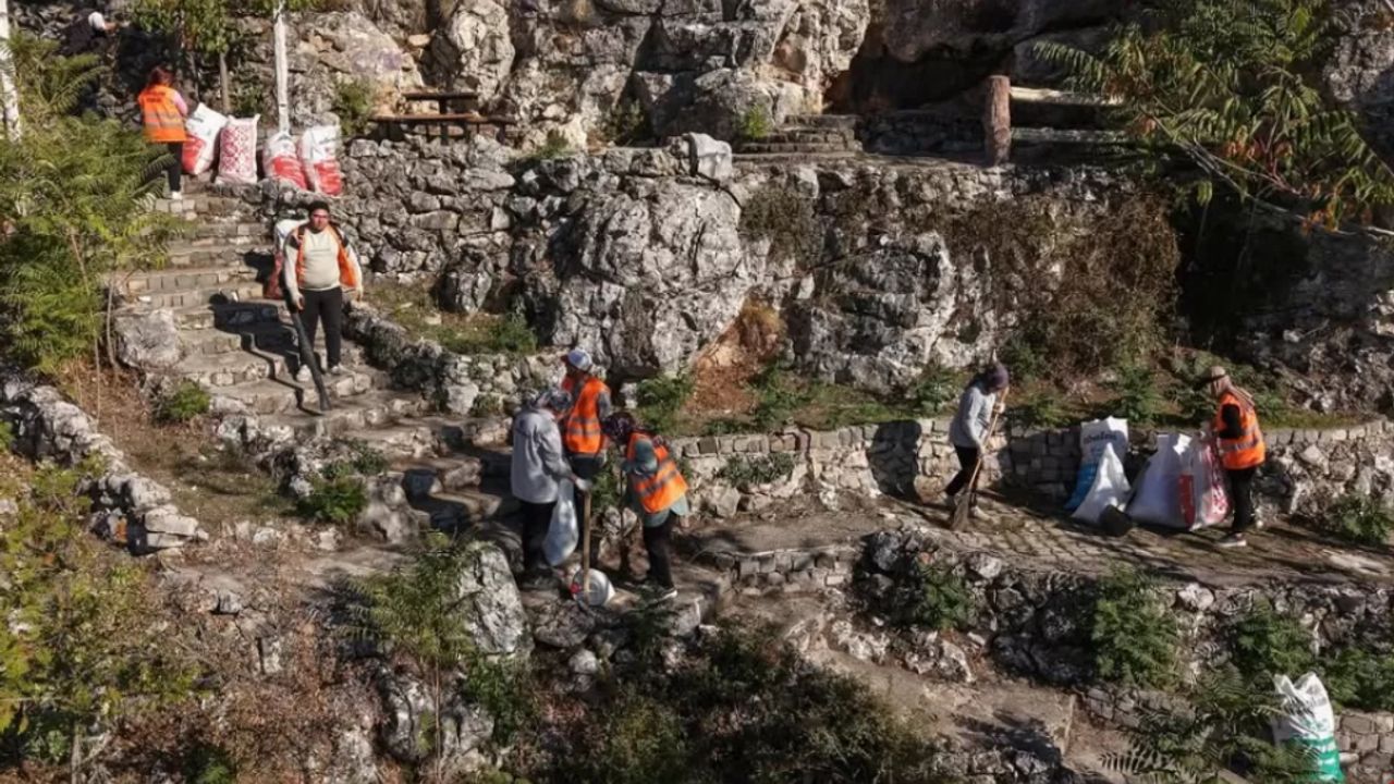 Bucak’ta sonbahar temizliği başladı görseli