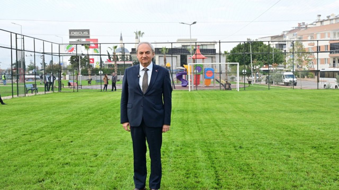 Çocuklar istedi, Başkan Kocagöz çim saha yaptı görseli