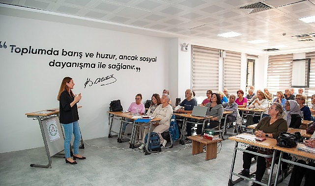 Karşıyaka’nın 3. Yaş Üniversitesi’nde ders zili çaldı! görseli