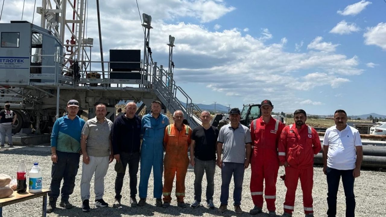 Demir, MTA Jeotermal Kampı'nda işçilerle bir araya geldi görseli