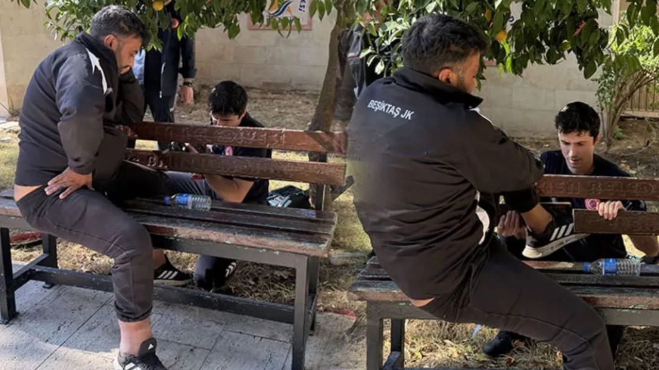 Uyurken bacağını banka sıkıştırdı, itfaiye kurtardı görseli