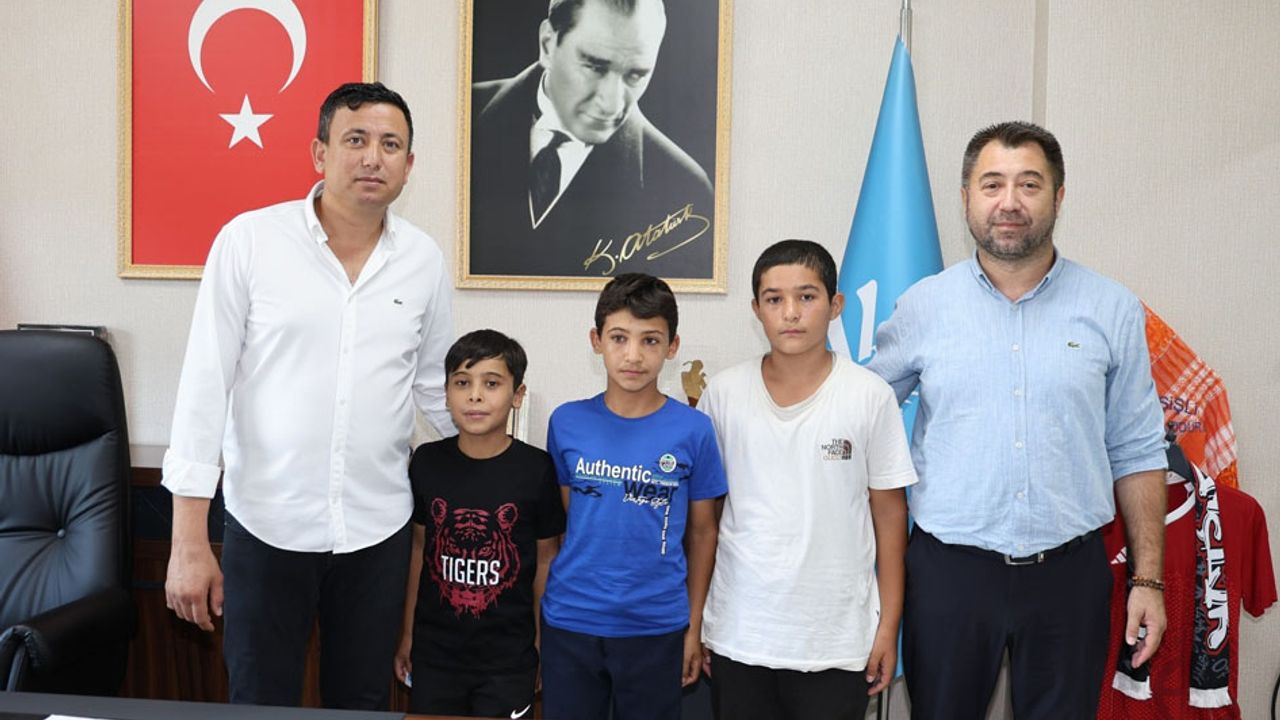 Spor sever gençler Aksu belediyesi’ne ziyaret etti görseli