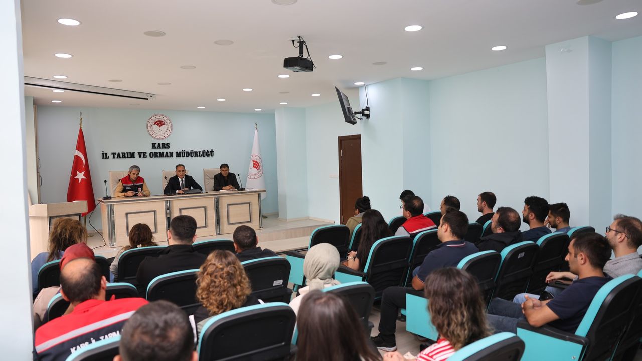 Kars'ta Hayvan Hastalıklarıyla Mücadele Bilgilendirme toplantısı yapıldı görseli
