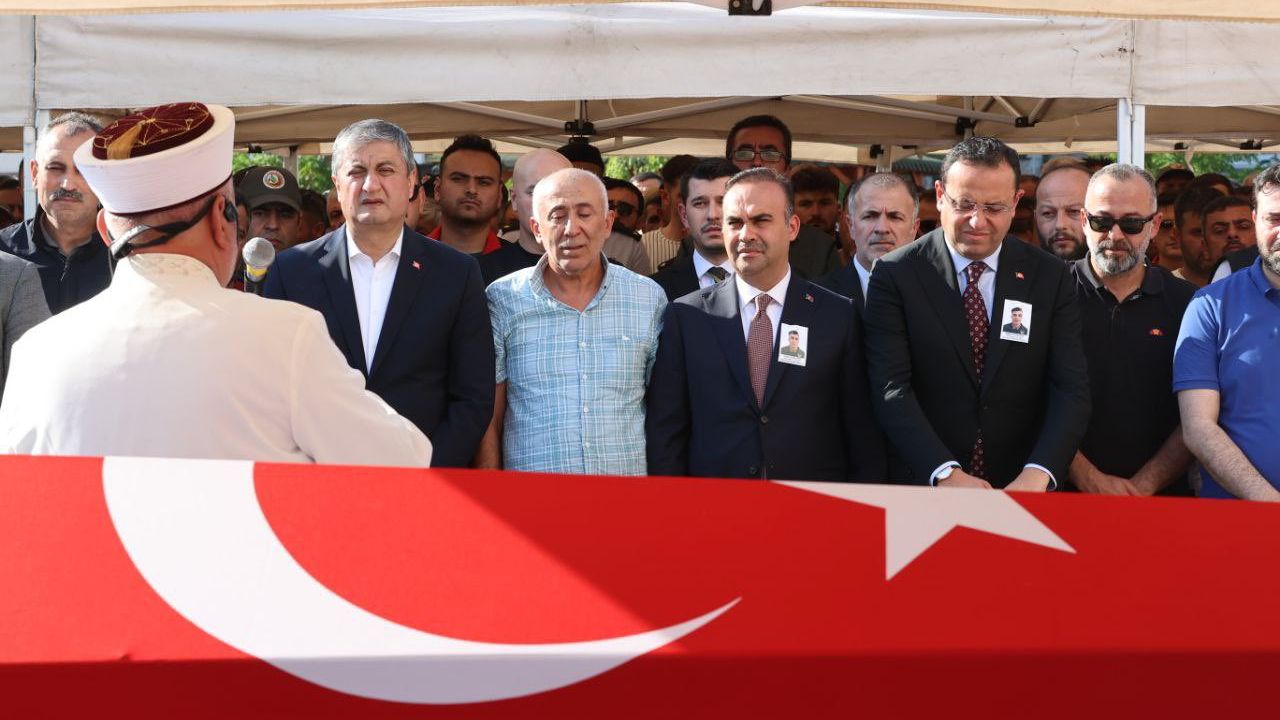 Orman yangınında hayatını kaybeden 10 kahraman son yolculuklarına uğurlandı görseli