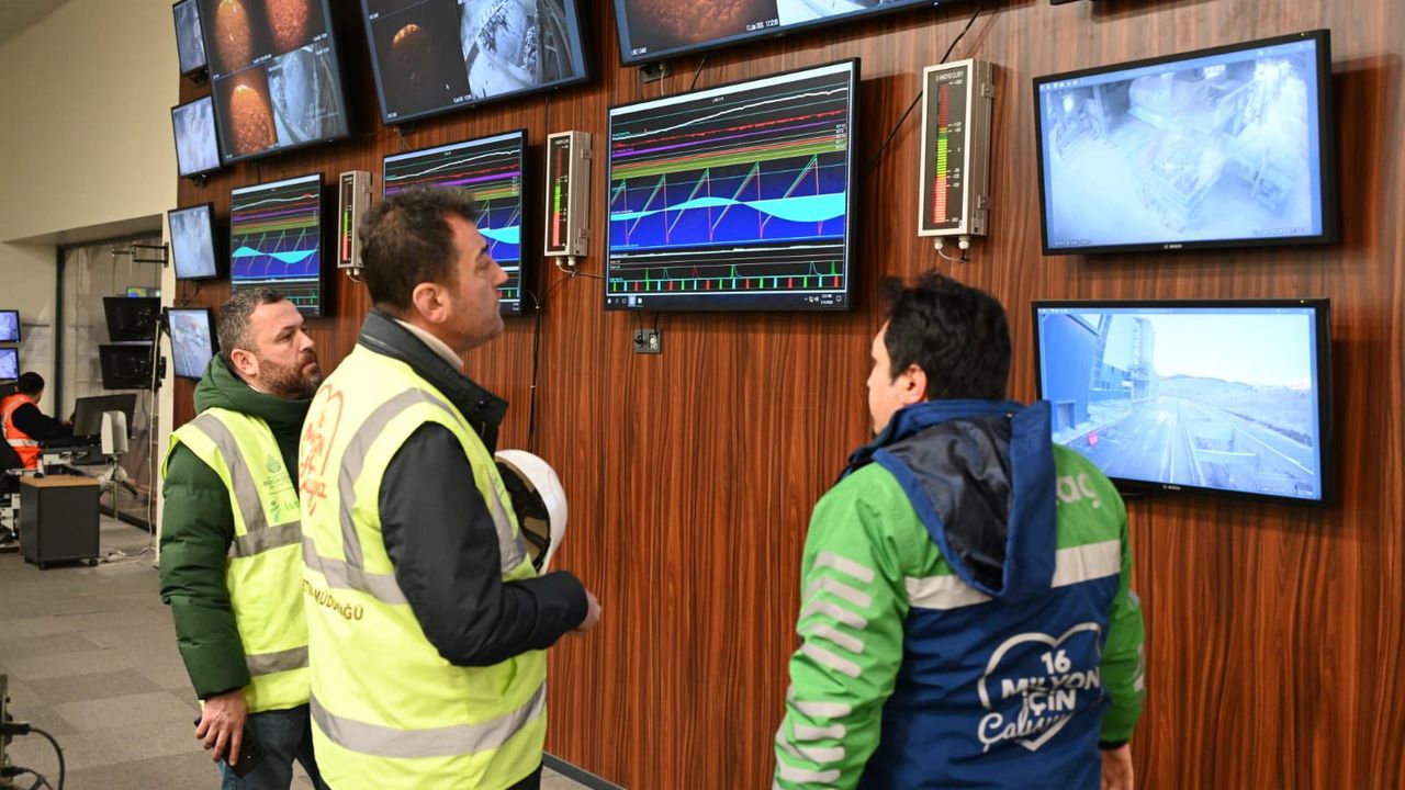Giresun Belediye Başkanı Fuat Köse İstanbul'da katı atık tesisini inceledi görseli