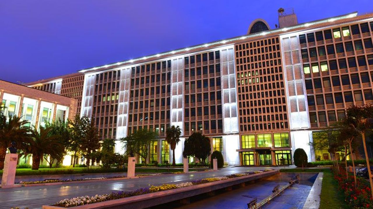 İBB’ye yönelik yolsuzluk soruşturmasında 10 şüpheli adliyeye sevk edildi görseli