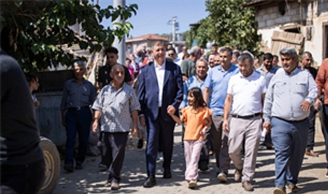Başkan Tugay yangında zarar gören Köseler’i ziyaret etti görseli
