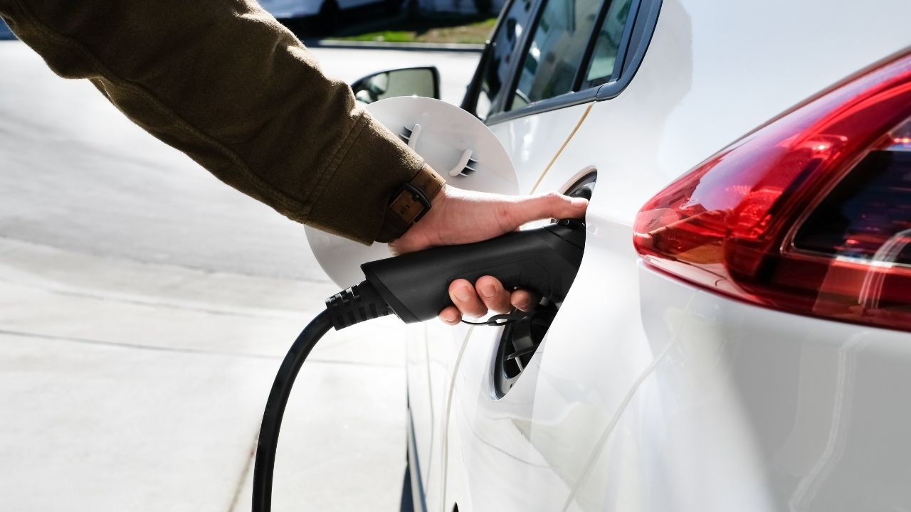 Elektrikli araç satışları 2025'te hızlandı görseli