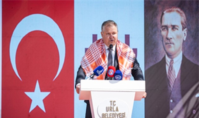 Urla’nın geleneksel bağbozumu şenliği renkli görüntülerle başladı görseli