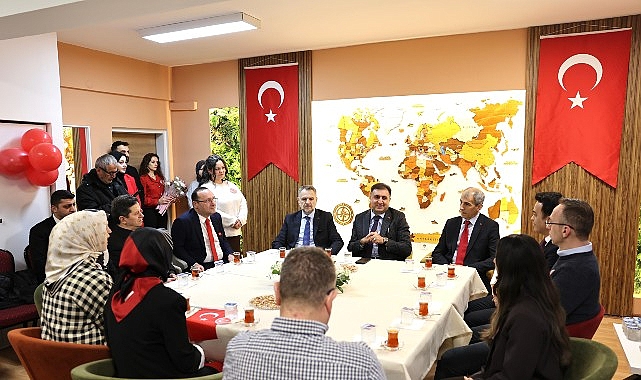 Bayrampaşa’da ikinci dönem bayrak sevgisiyle başladı görseli