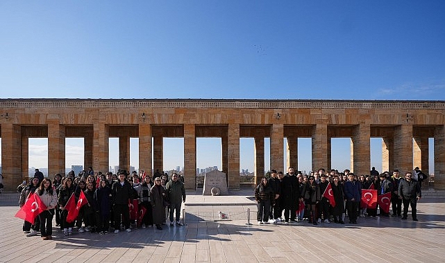 Öğrenciler istedi, Maltepe Belediyesi Anıtkabir’e götürdü görseli