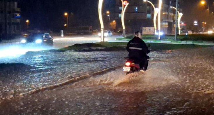 Trakya'da Sağanak Esareti: Edirne ve Kırklareli Sular Altında Kaldı görseli