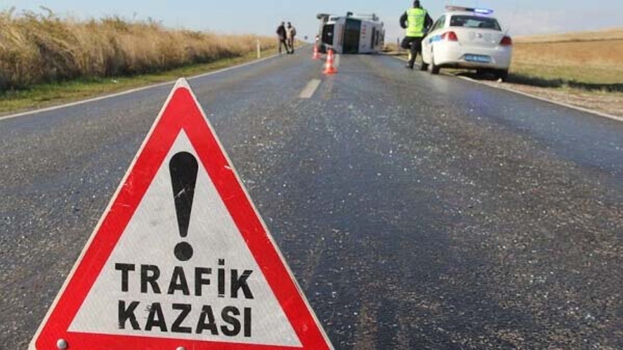 Kars'ta kamyon ile otomobil çarpıştı: Otomobil sürücüsü hayatını kaybetti görseli