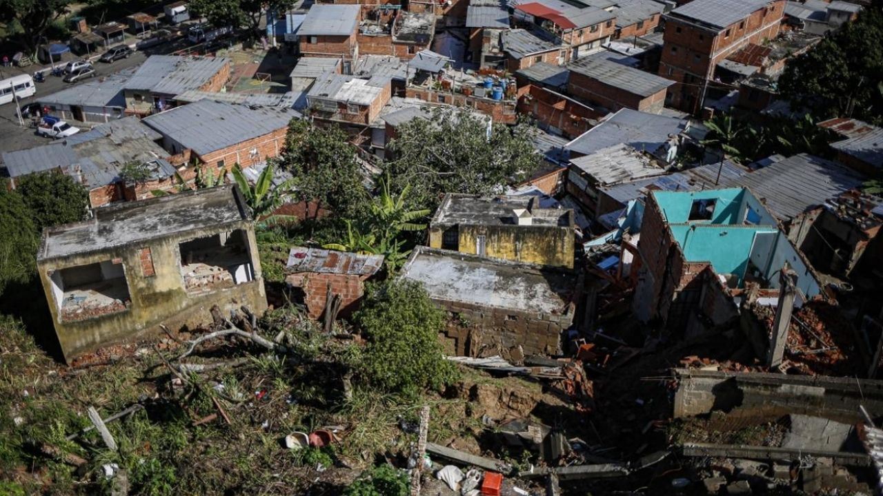 Venezuela’da altın madeni göçtü: 14 işçi yaşamını yitirdi görseli