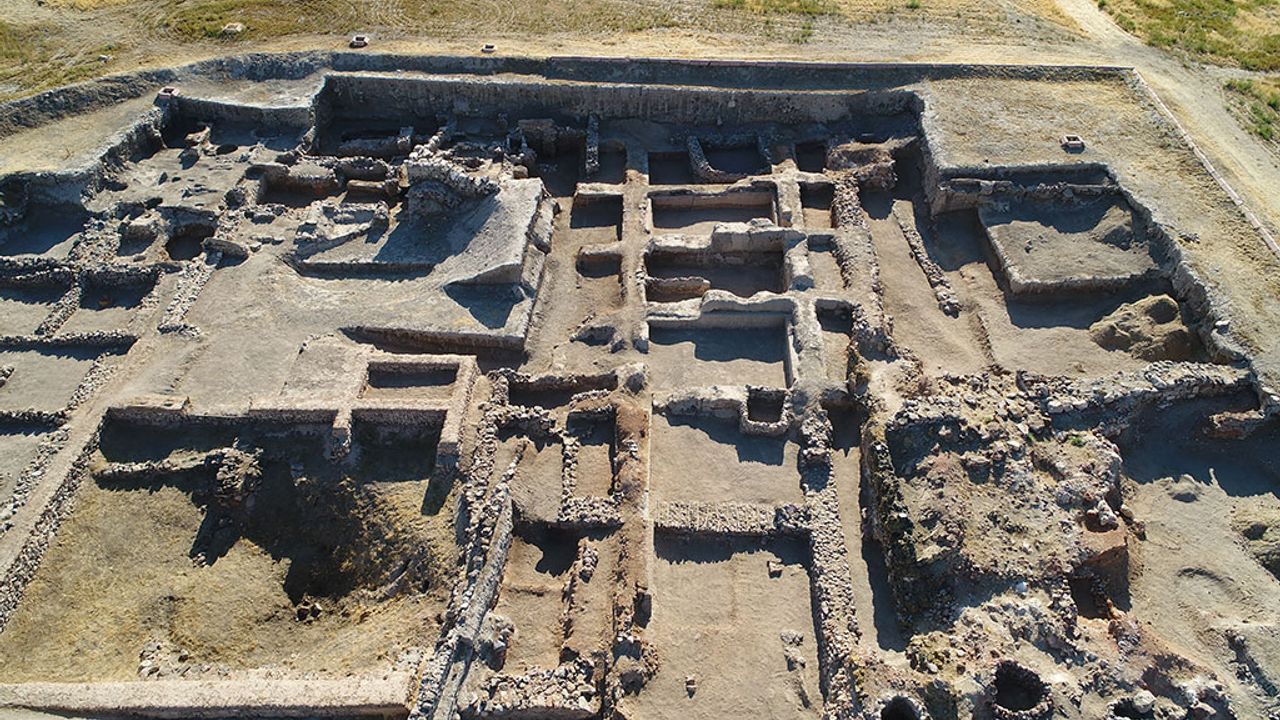 Kültepe Kaniş-Karum’da ilk kez mozaik kalıntılarına rastlandı görseli