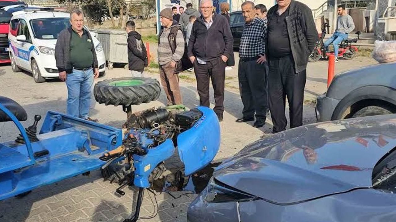 Senirkent’te otomobil ile pat pat çarpıştı: 2 yaralı görseli