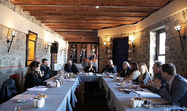 İzmir Şehir Tiyatroları Danışma Kurulu toplandı görseli