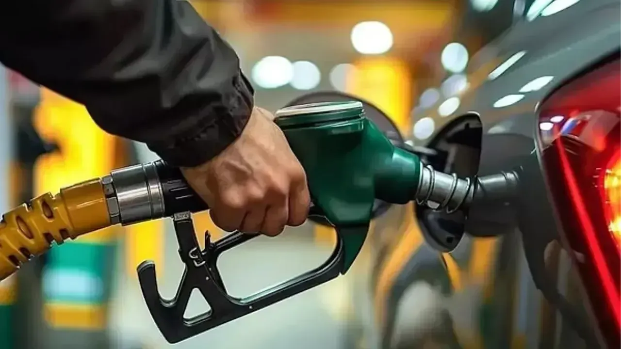 Motorine zam bekleniyor görseli