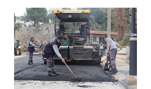 Büyükşehir Belediyesi’nden Finike’ye asfalt desteği görseli