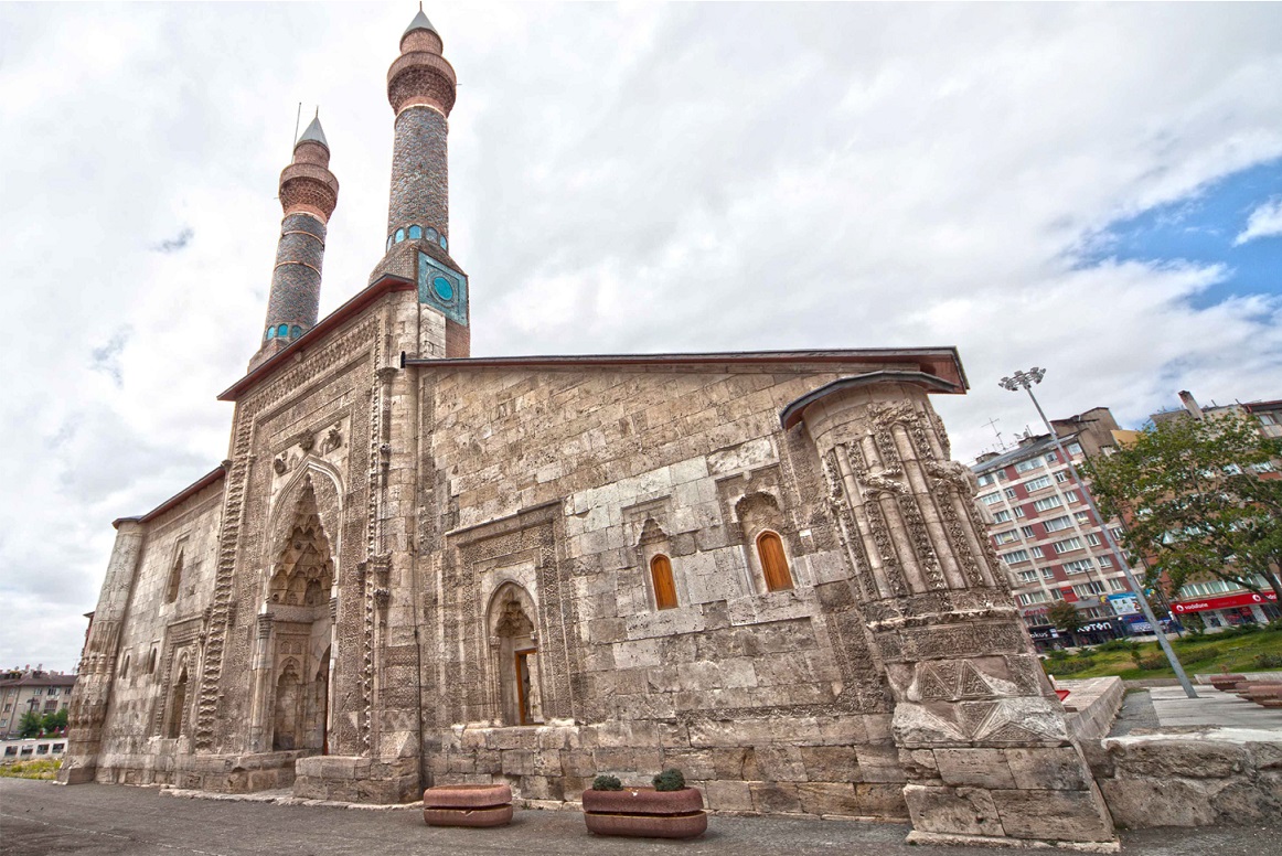 ÇİFTE MİNARELİ MEDRESE - SİVAS görseli