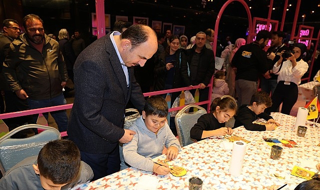 Başkan Altay 17. Altın Dokunuşlar Festivali’nde Ziyaretçilerle ve Çocuklarla Buluştu görseli