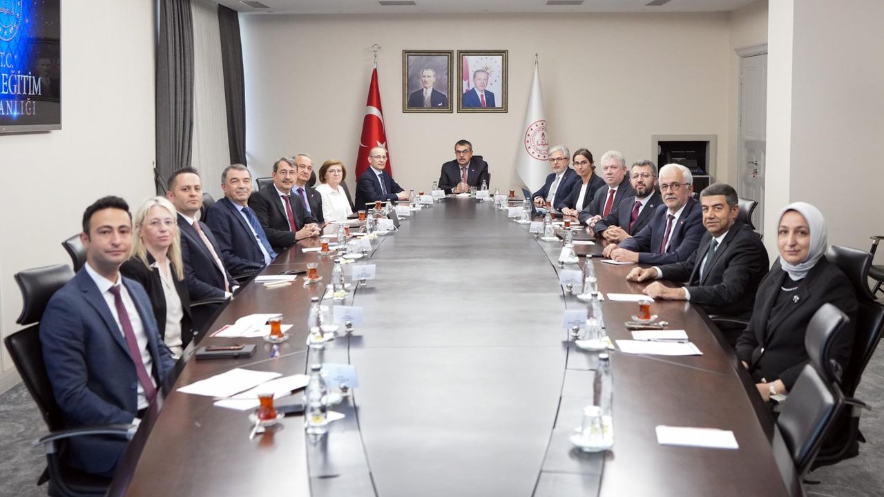 Bakan Tekin, Eğitim ve Öğretim Politikaları Kurulu üyeleriyle bir araya geldi görseli