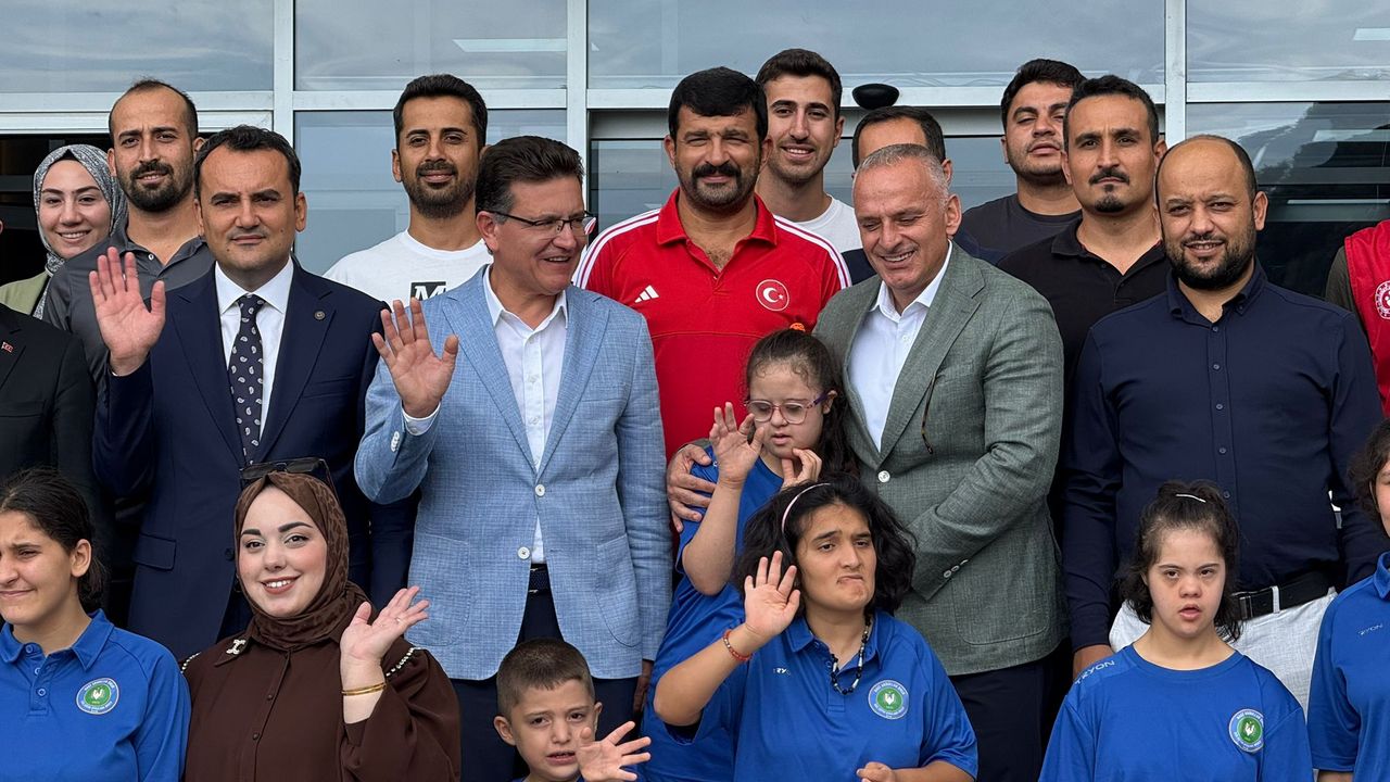 Hacı Abdullah Onur Özel Eğitim Okulu'na anlamlı ziyaret ve spor malzemesi desteği görseli