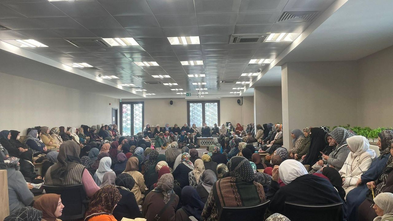 Kars’ta Hanımlara Yönelik Regaib Kandili Özel Programı düzenlendi görseli