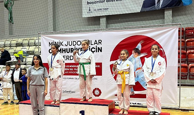 Konak’ın judo takımı ilk turnuvadan madalyalarla döndü görseli