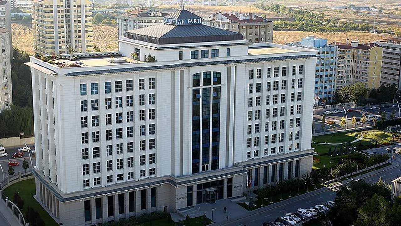 AK Parti’den CHP Lideri Özel’in Suriye sözlerine eleştiri görseli