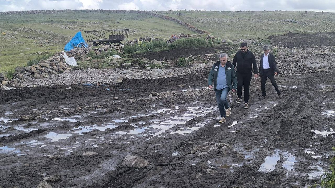 Kars DSİ 24. Bölge Müdürü Serdar Kotan, taşkınlardan etkilenen köylerde incelemelerde bulundu görseli