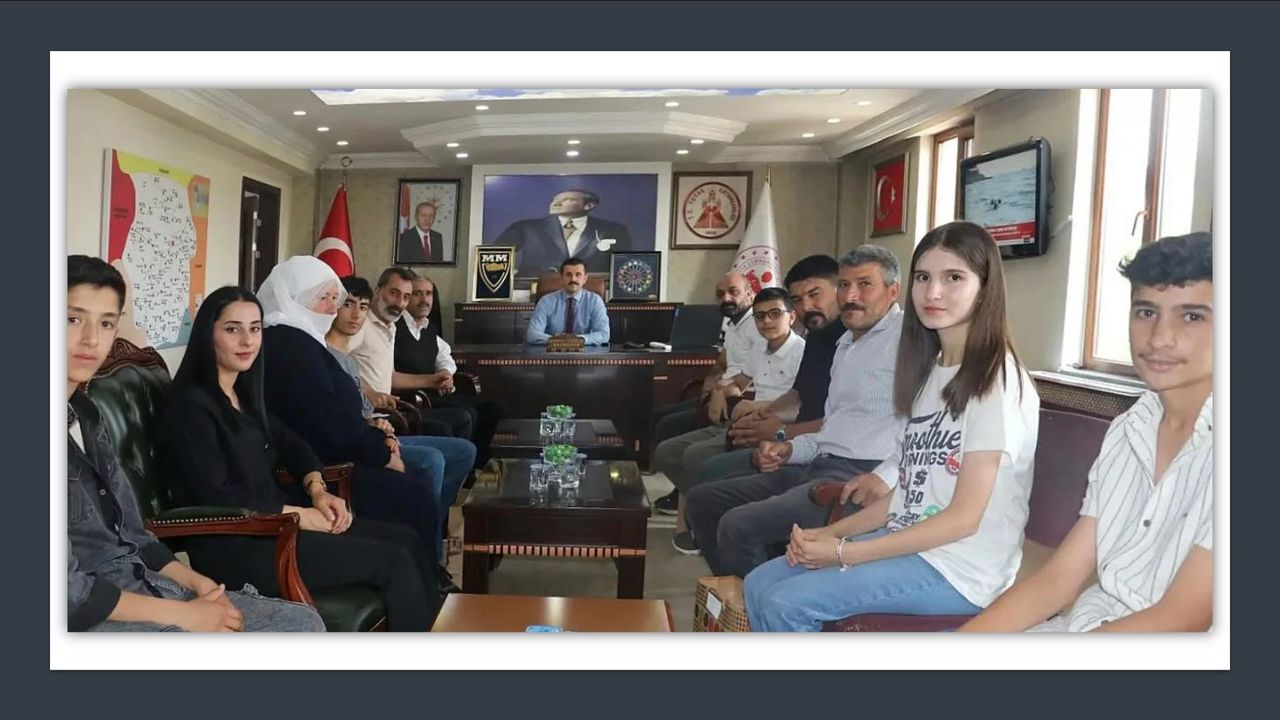 Başarılı öğrenciler, Tutak Kaymakamı Coşkun'u ziyaret etti görseli