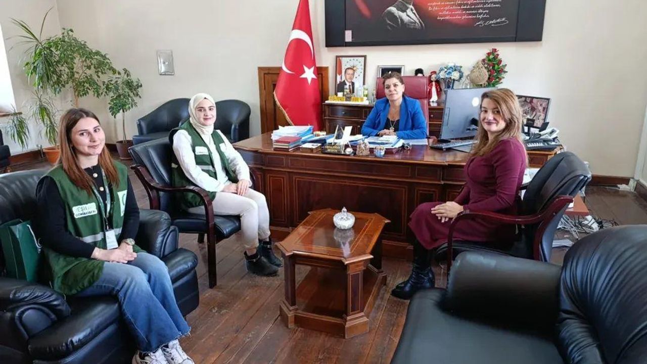 Yeşilay Kars Şubesinden Sosyal Yardımlaşma ve Dayanışma Vakfı’na ziyaret görseli