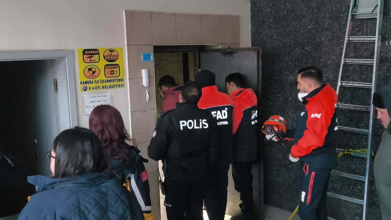 Kars'ta 2 gündür kayıp olan genç asansör boşluğunda ölü bulundu görseli