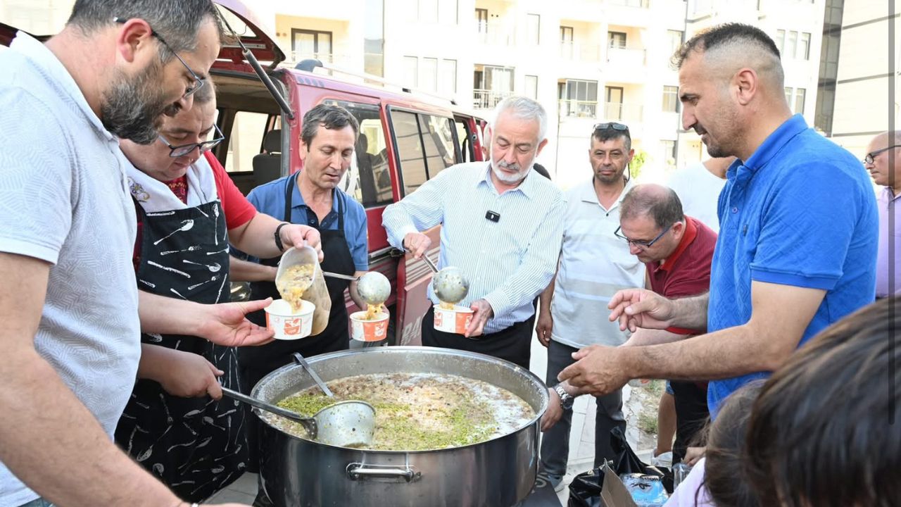 1002 TOKİ’de aşure bereketi görseli