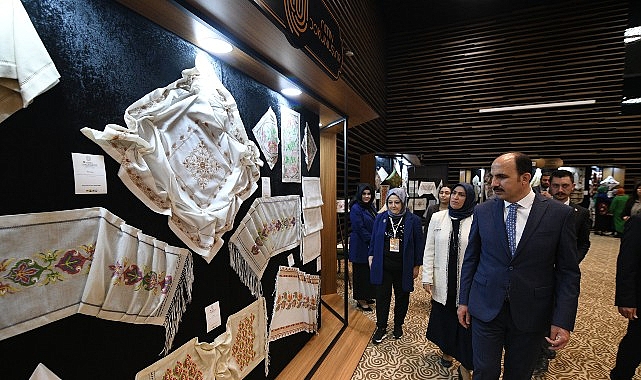 Başkan Altay 17. Altın Dokunuşlar Sergisine Tüm Sanatseverleri Davet Etti görseli