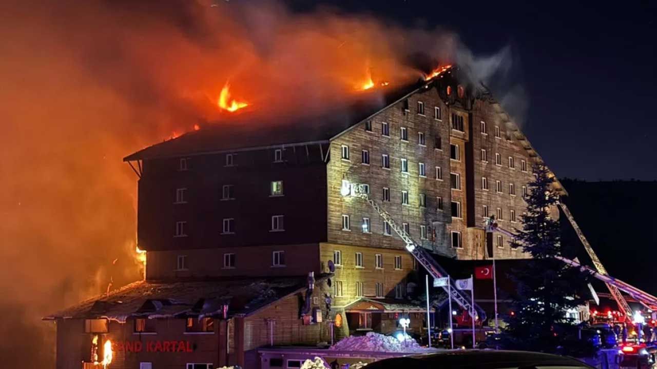 Kartalkaya’daki otel yangınıyla ilgili 3 bürokrata soruşturma izni görseli