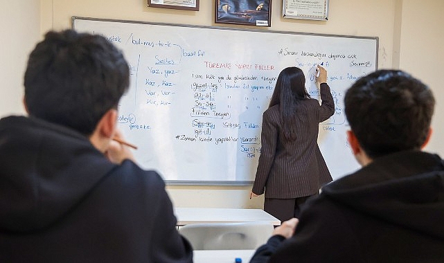 Büyükşehir’in gençlere eğitim desteği sürüyor görseli