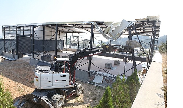 Kayapa’da iki kaçak yapı yıkıldı görseli