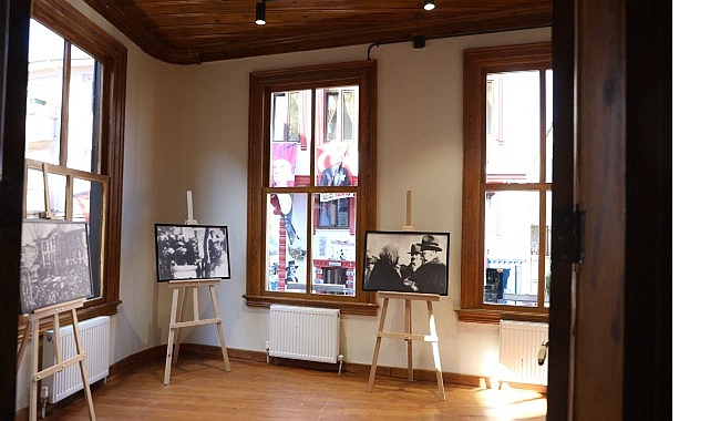Cumhuriyet Galerisi Kapılarını Açıyor görseli