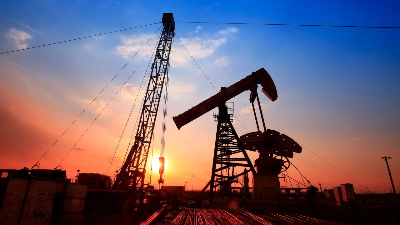 Brent petrolün varil fiyatı 62,04 dolara yükseldi görseli