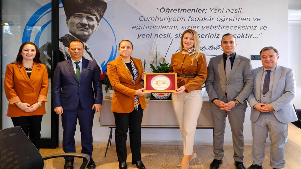 Burdur Valisi Bilgihan’dan Uğur kurs merkezi’ne ziyaret görseli