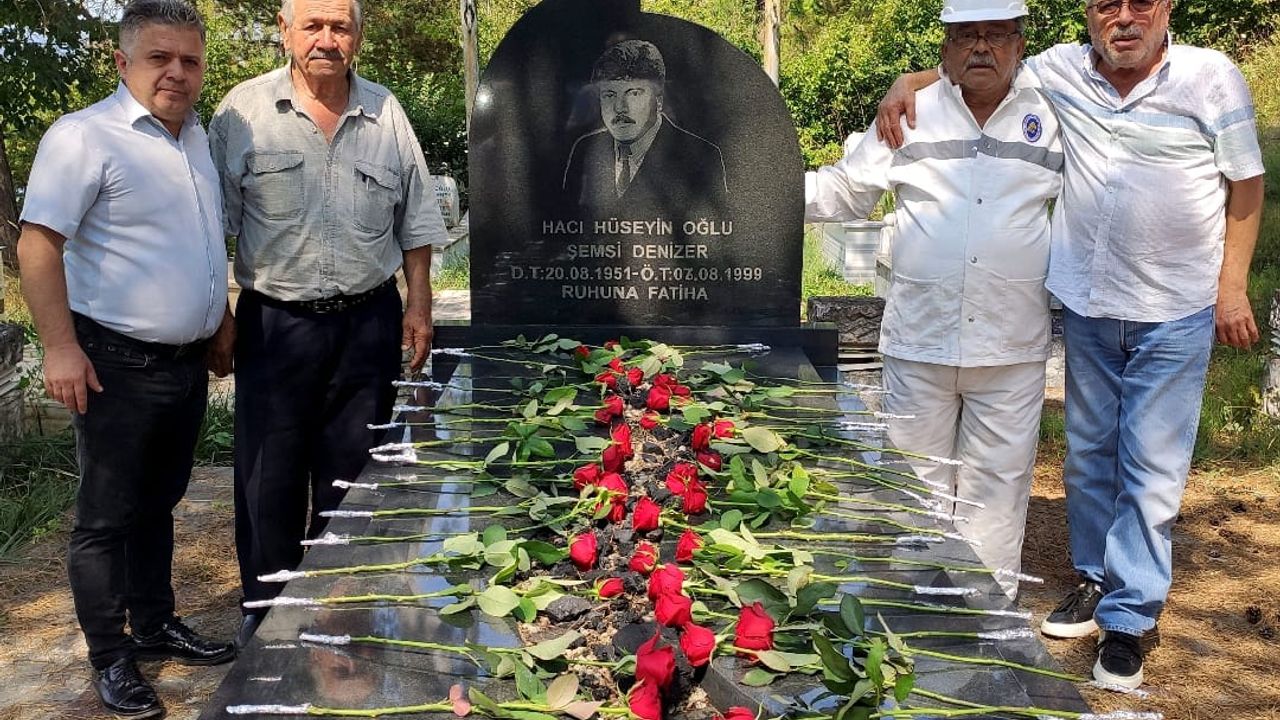 Şemsi Denizer, kabri başında anıldı görseli