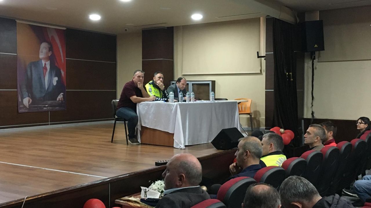 Servis sürücüleri ve rehber personellere eğitim verildi görseli