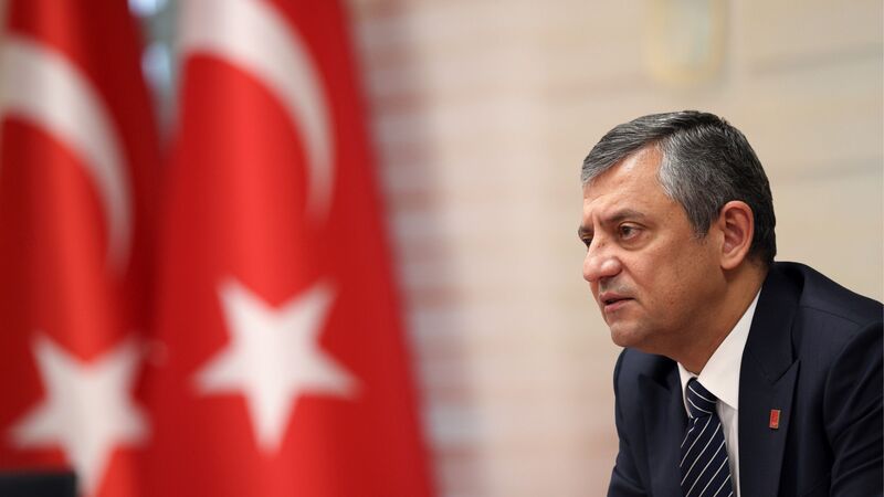 Özgür Özel’in Makam Odasındaki Unvanı Güncellendi görseli