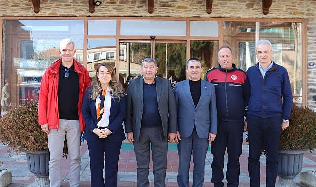 İzmir Büyükşehir İtfaiyesi’nden Bayındır’a Ziyaret: Yangın Tedbirleri Masaya Yatırıldı görseli