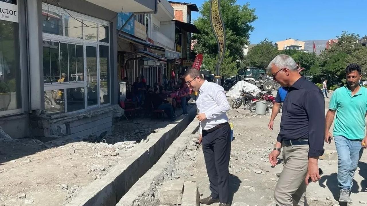 Kağızman'da meydanın çevresi yenileniyor görseli