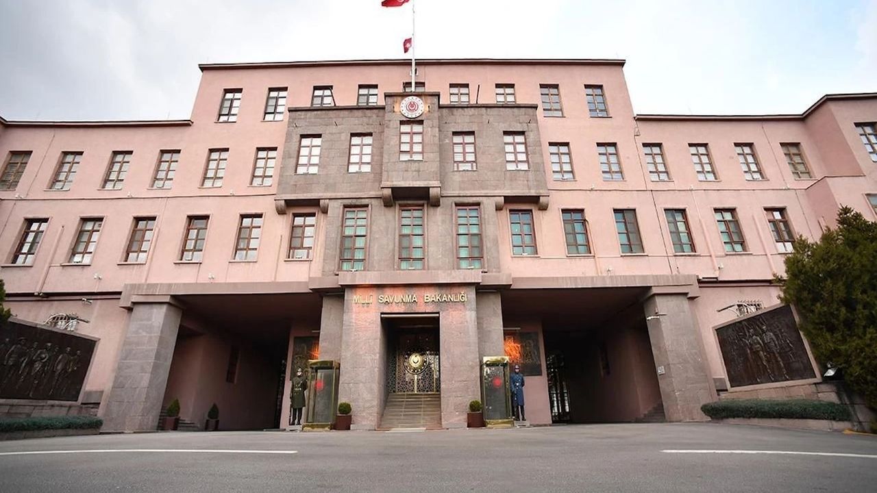 MSB’ye ait C130 kargo uçağı Gürcistan’da düştü! görseli