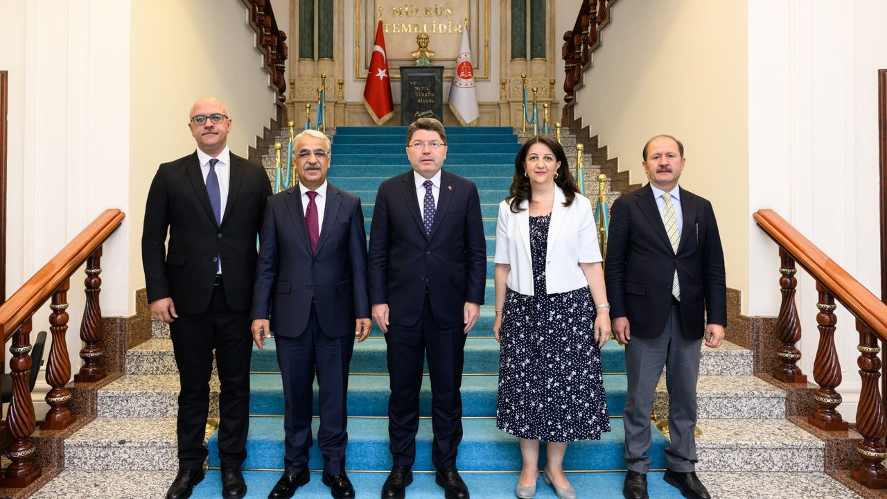 Adalet Bakanı Tunç, DEM parti heyetiyle görüştü görseli