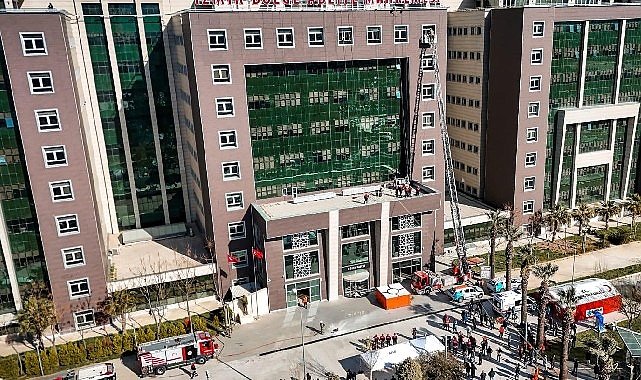 İzmir Adliyesi’nde nefes kesen bomba tatbikatı görseli